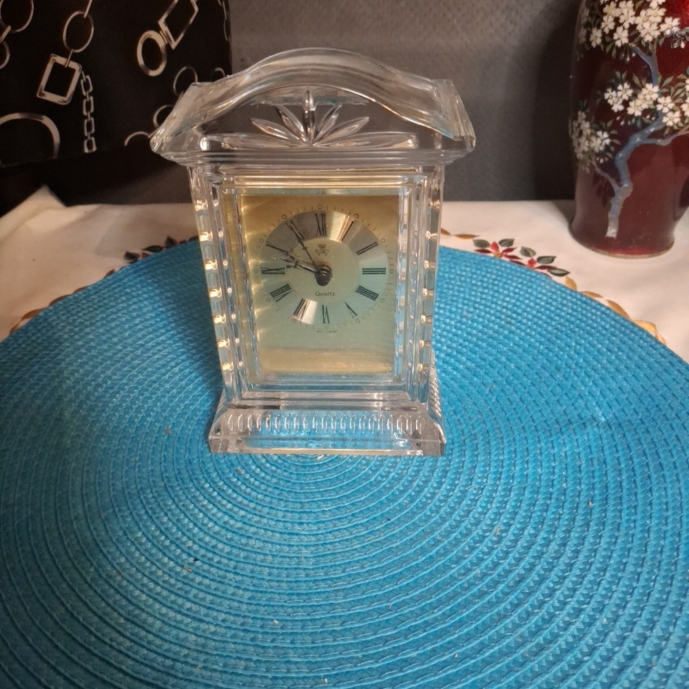 Elegant Crystal Mantel Clock